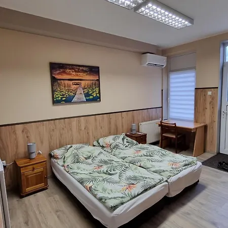 Apartman 1 Hradna 9 Nove Zamky Exterior photo